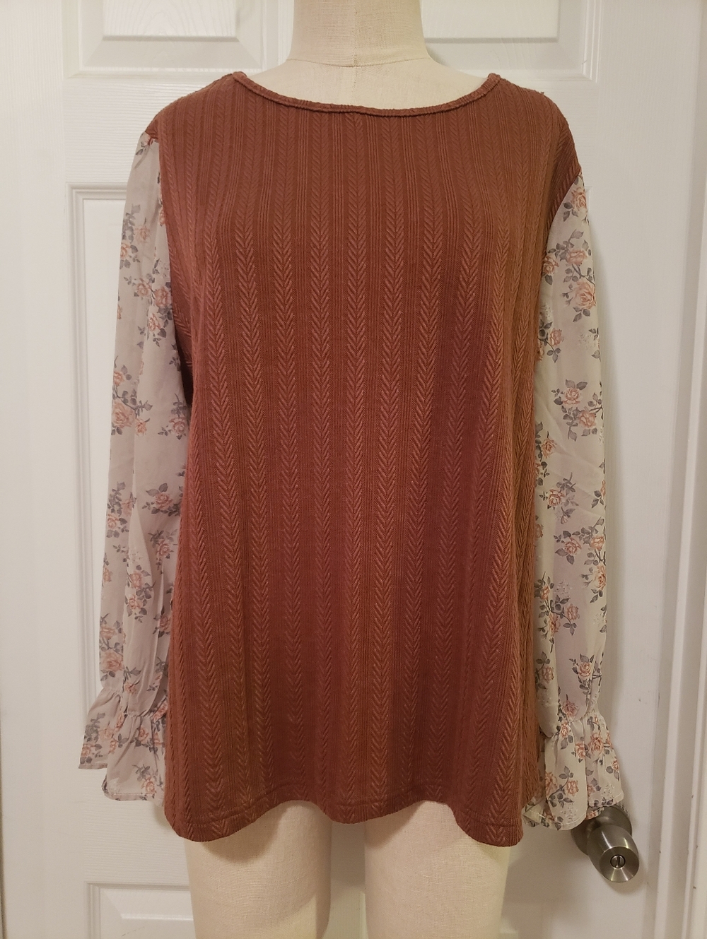 Brown Ribbed Front Top with Floral Sheer Sleeves Size 2XL